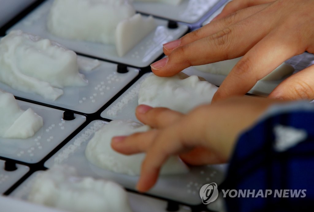 '반가운 친구 얼굴'