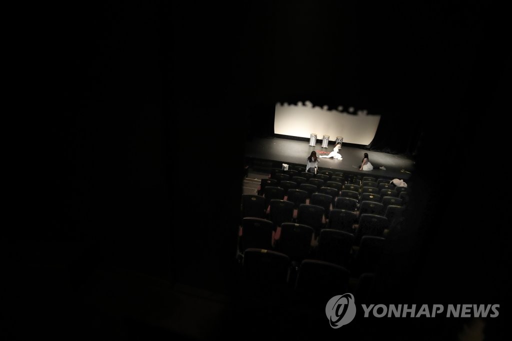 영화관에서 온라인 공연 콘텐츠 제작