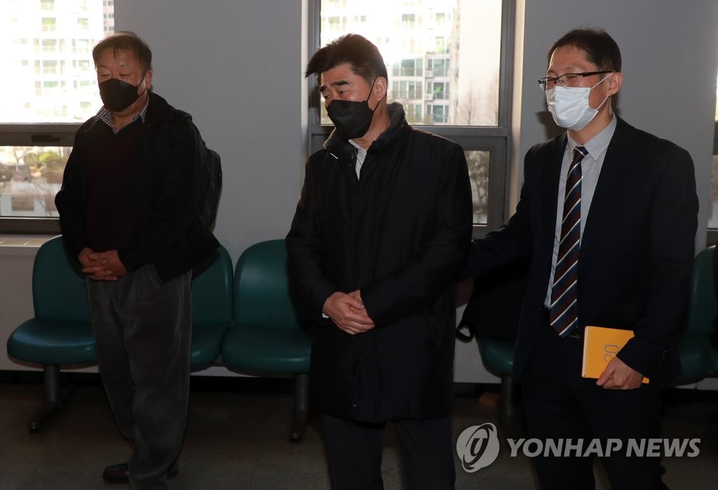 낙동강변 살인사건 재심 판결 기다리는 피해자들