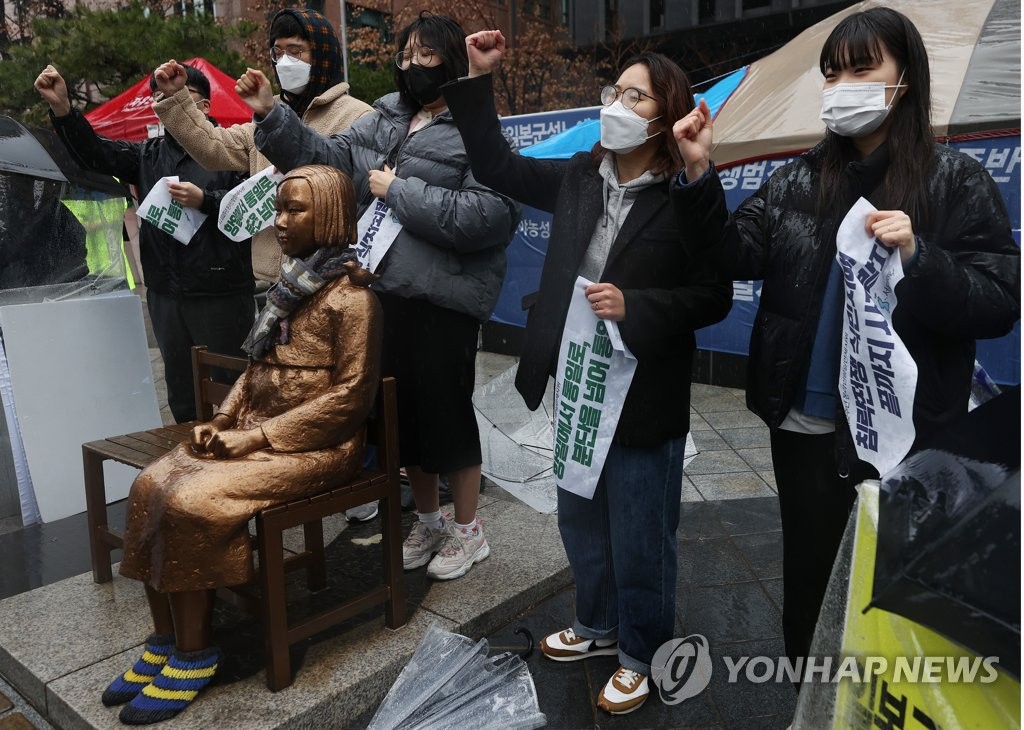 Demandando una disculpa por las atrocidades de Japón en tiempos de guerra Demandando una disculpa por las atrocidades de Japón en tiempos de guerra