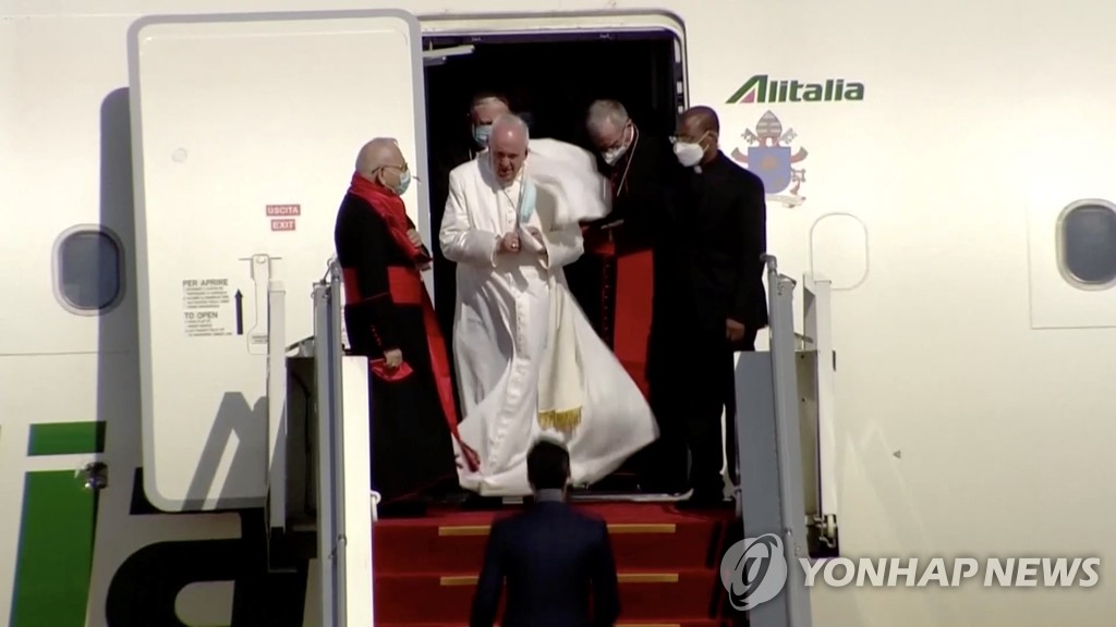 이라크 바그다드 공항에 도착한 프란치스코 교황
