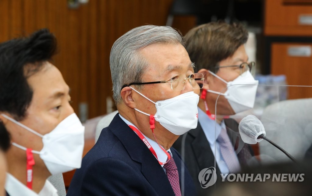발언하는 김종인