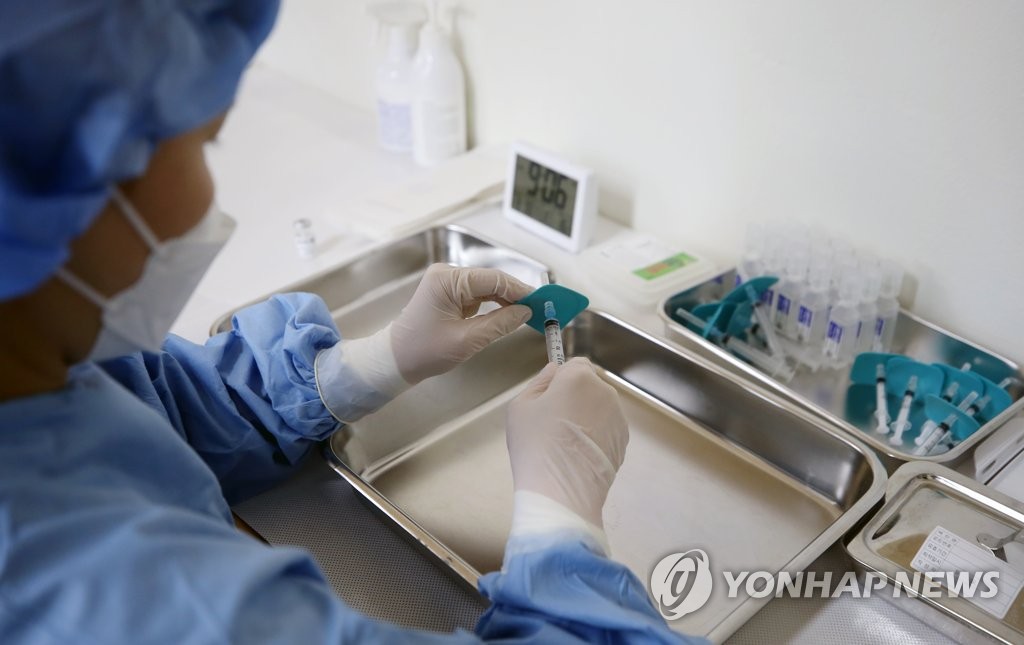 접종시 의료진 바늘 찔림 방지 장치