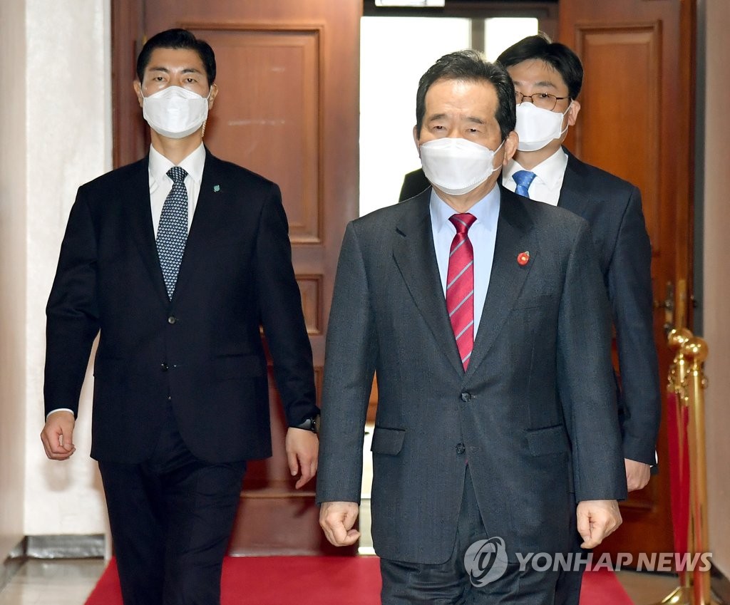 백신·치료제 상황점검회의 참석하는 정세균 총리