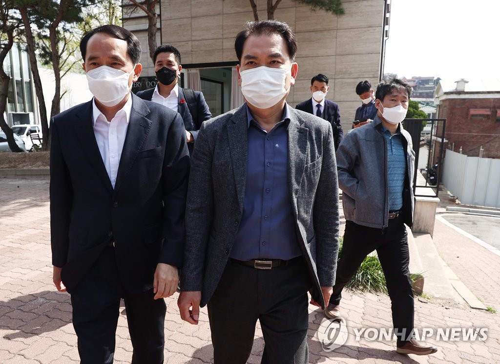 청와대 찾아간 천안함 유족들
