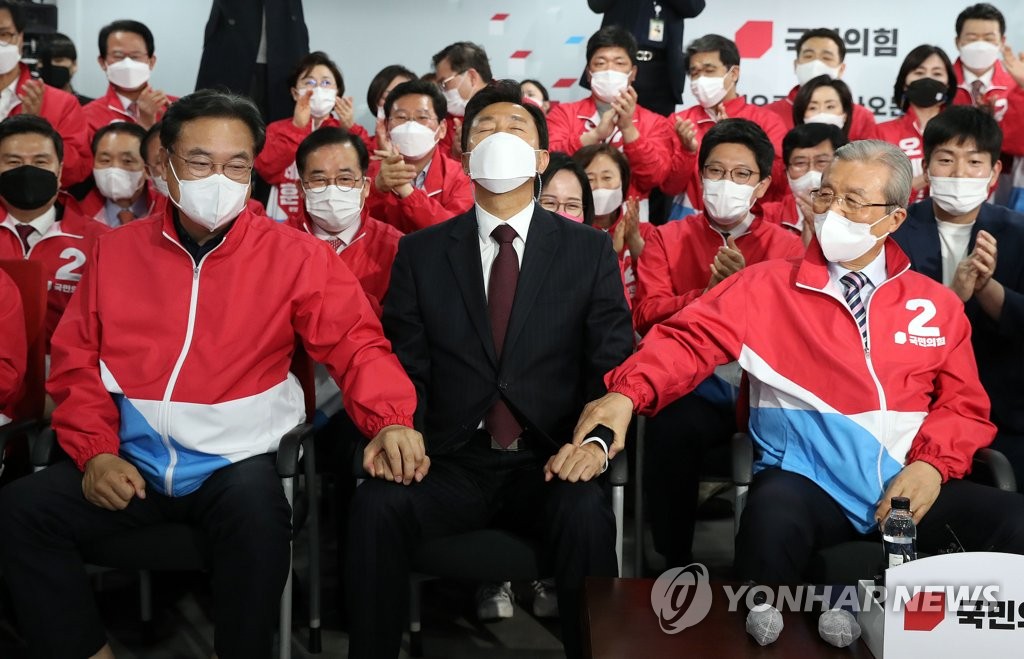 출구조사 큰 표차 승리에 안도하는 오세훈