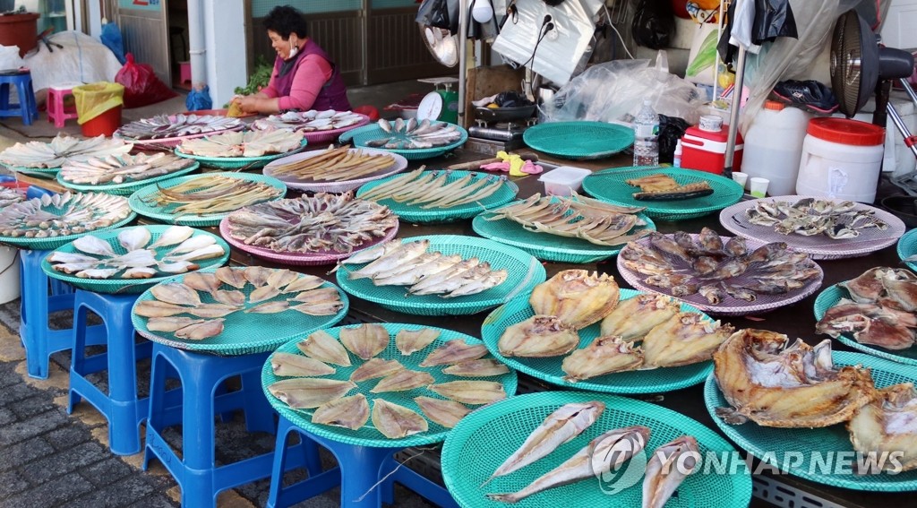 Drying fish Drying fish