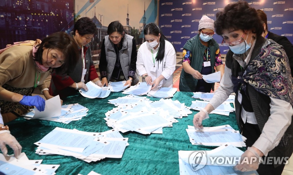 키르기스스탄에서 '대통령 권한 강화' 개헌 국민투표 통과