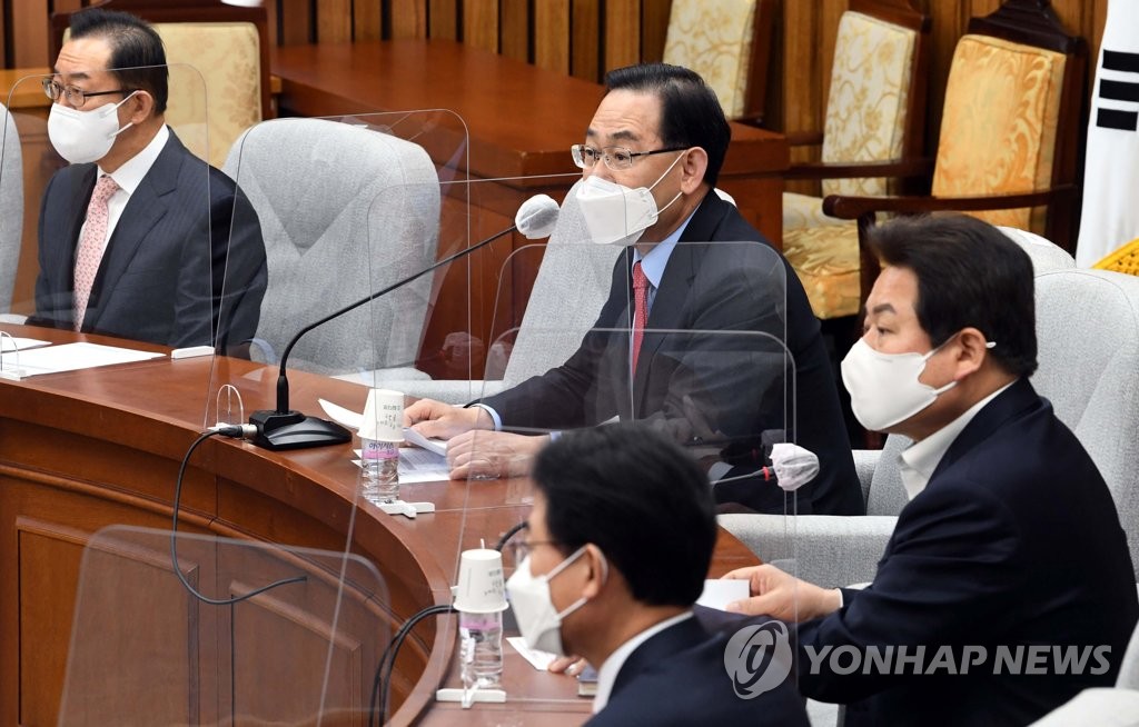 원내대책회의에서 발언하는 주호영 당 대표 권한대행