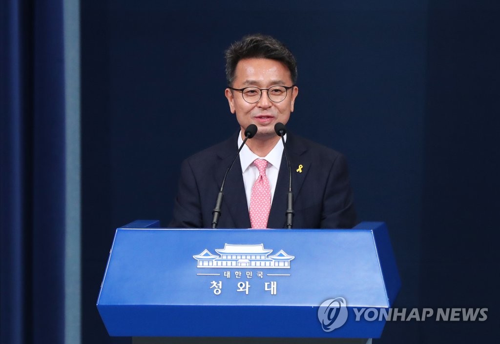 Lee Cheol-hee, new senior presidential secretary for political affairs, speaks to reporters at the Chunchugwan press room of Cheong Wa Dae in Seoul on April 16, 2021. (Yonhap)
