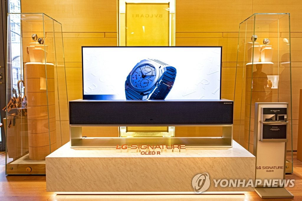 El LG OLED R en una tienda BVLGARI El LG OLED R en una tienda BVLGARI