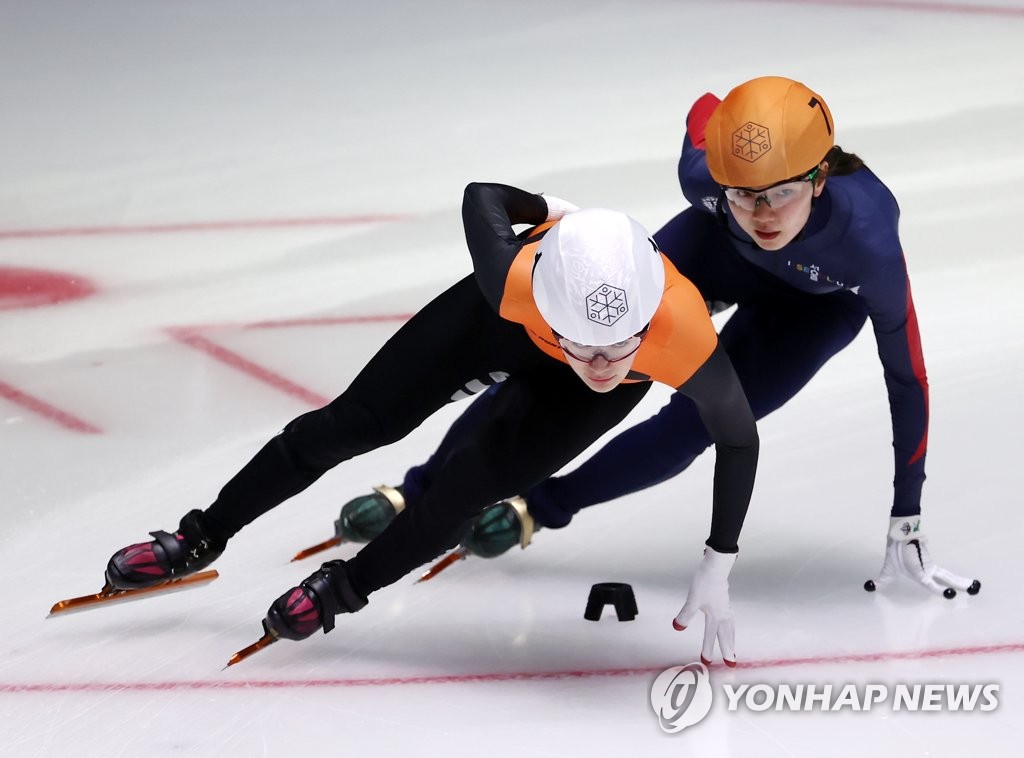 김지유, 1500m 준결승 3조 ‘1위로 통과’