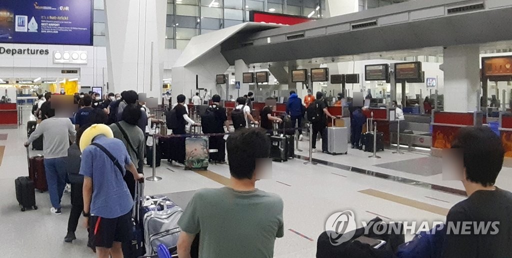 Los surcoreanos evacuan la India Los surcoreanos evacuan la India