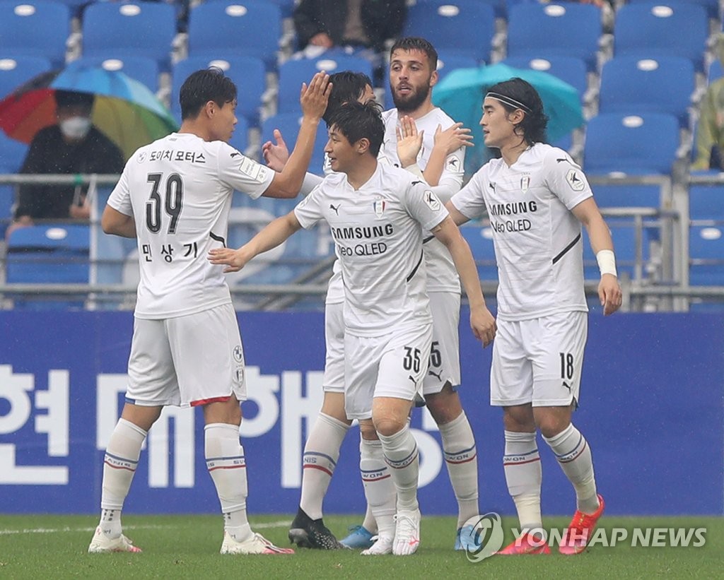 제리치 골로 앞서가는 수원
