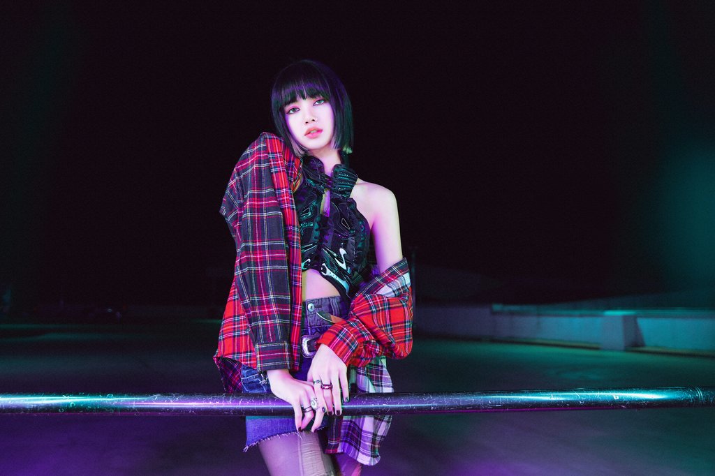 BLACKPINK's Lisa to perform with iKON BLACKPINK's Lisa to perform with iKON