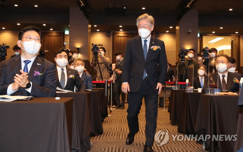'성공포럼' 창립총회 참석하는 이재명 경기도지사