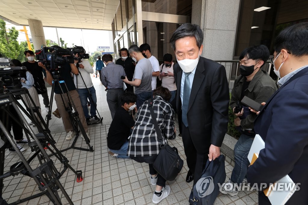 전두환 항소심, 법원 '행정미숙'에 파행