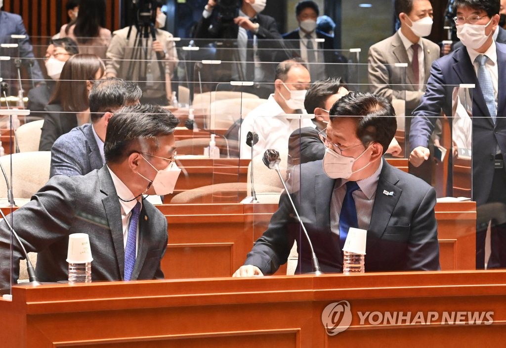 대화하는 민주당 송영길-윤호중