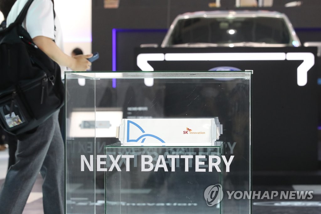 SK Innovation Co. displays its battery during the InterBattery event held at COEX in southern Seoul on June 9, 2021, in this file photo. (Yonhap)