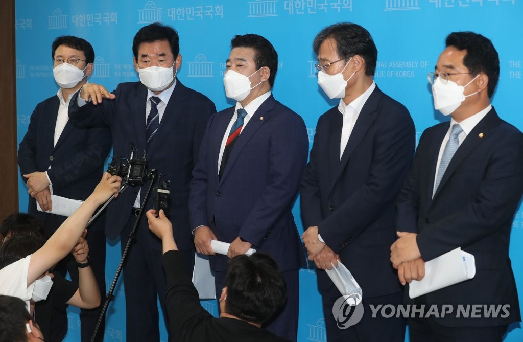 부동산 공급대책 발표 마친 민주당 부동산특위