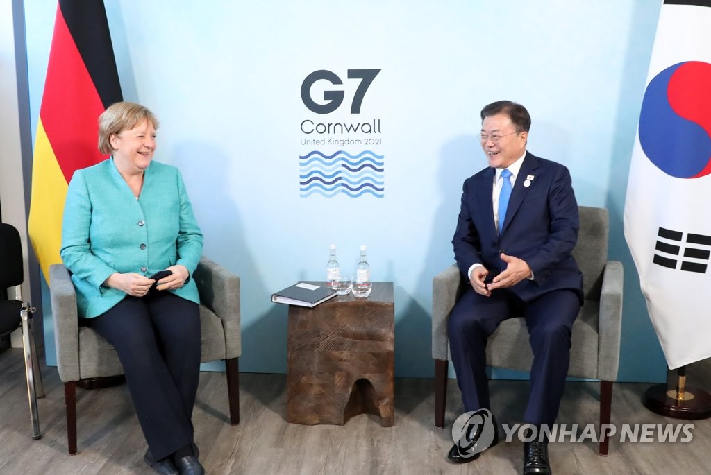 Talks between leaders of S. Korea and Germany at G7 summit Talks between leaders of S. Korea and Germany at G7 summit