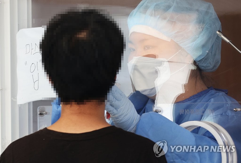 휴일에도 이어지는 코로나19 검사