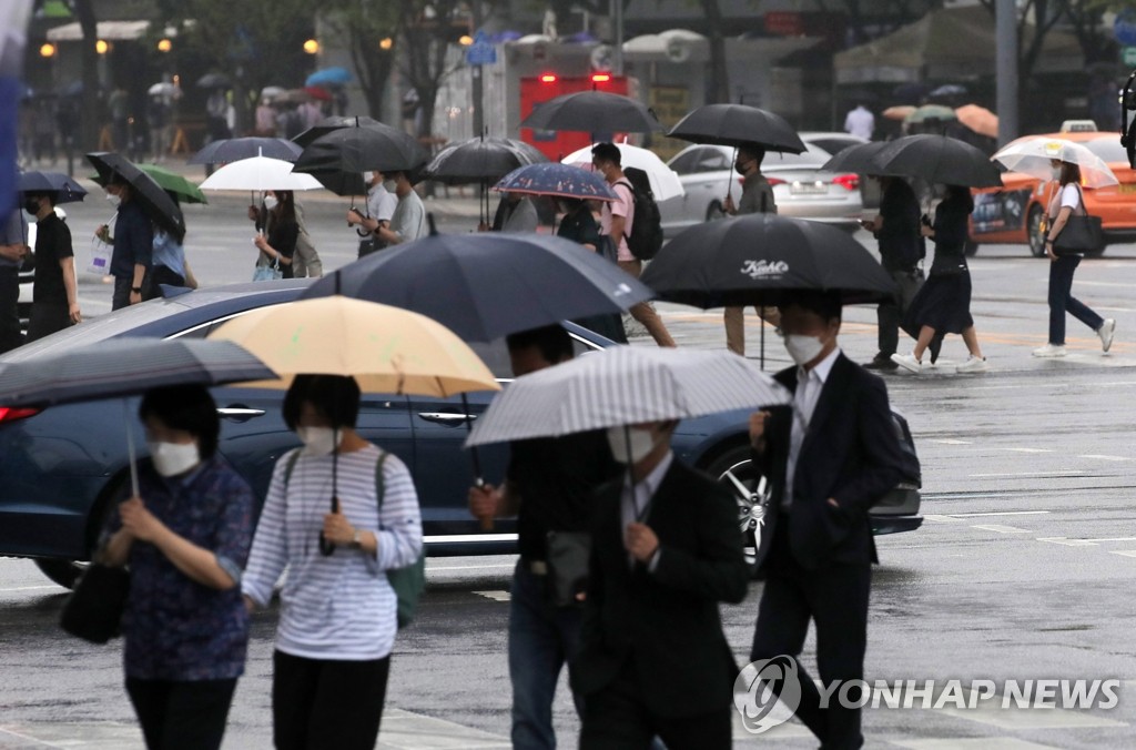 Direction le bureau sous la pluie Direction le bureau sous la pluie