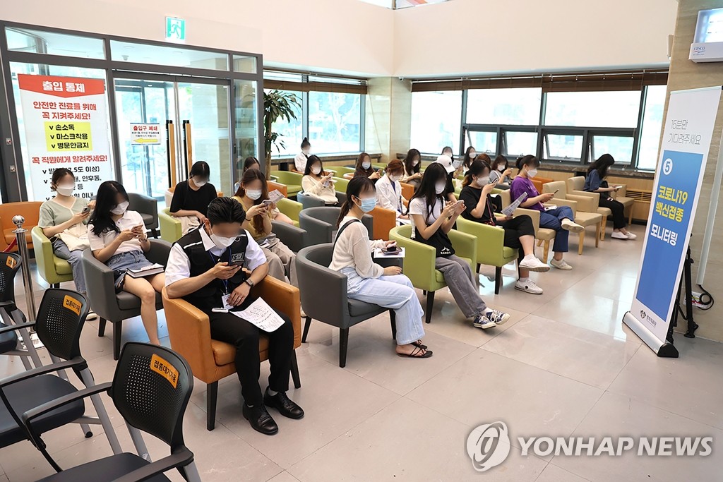 This photo taken on June 21, 2021, and provided by Kyung Hee University Medical Center, shows people waiting to receive the Moderna vaccine in eastern Seoul. (Yonhap) 