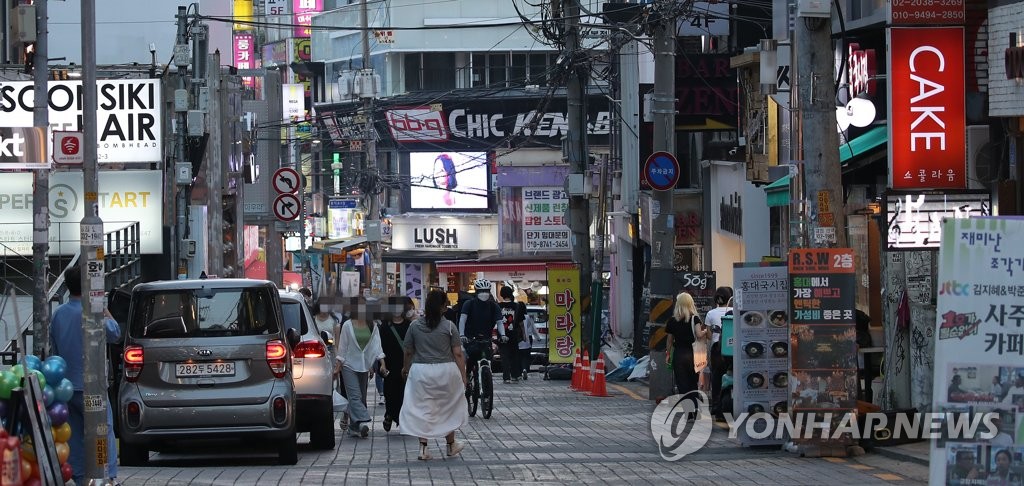 델타형 변이 확산 속 한산한 홍대 골목