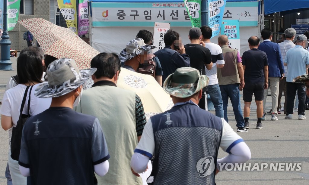 줄지 않는 선별검사소 검사 행렬