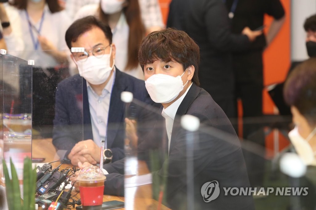 발언하는 이준석 대표