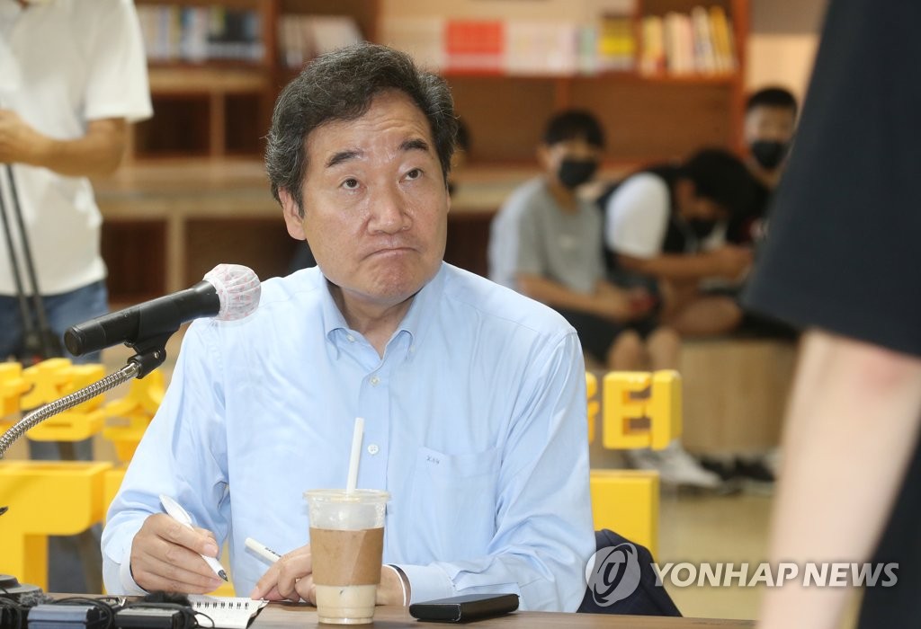 청소년 이야기 경청하는 이낙연
