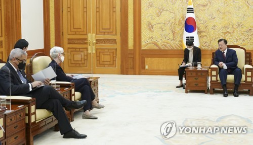 문 대통령, 셔먼 미국 국무부 부장관 접견