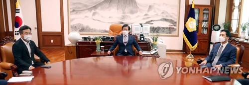 회동하는 국회의장과 여야 원내대표