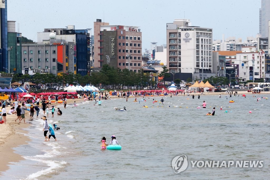 포항 영일대해수욕장 찾은 피서객