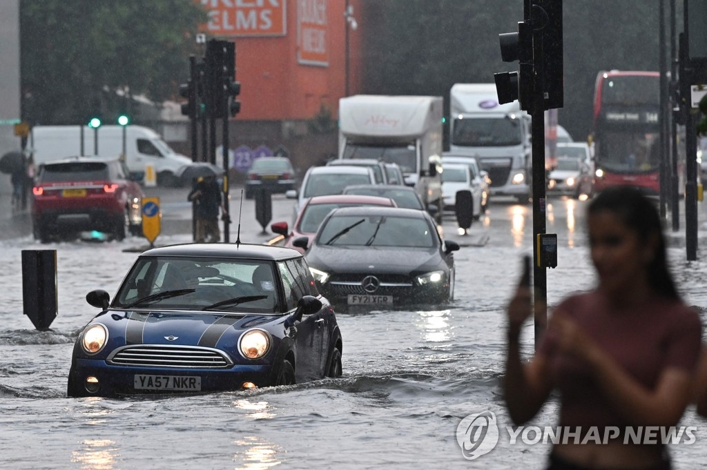 서유럽 열흘 만에 또 폭우…런던 집중 호우로 곳곳 침수