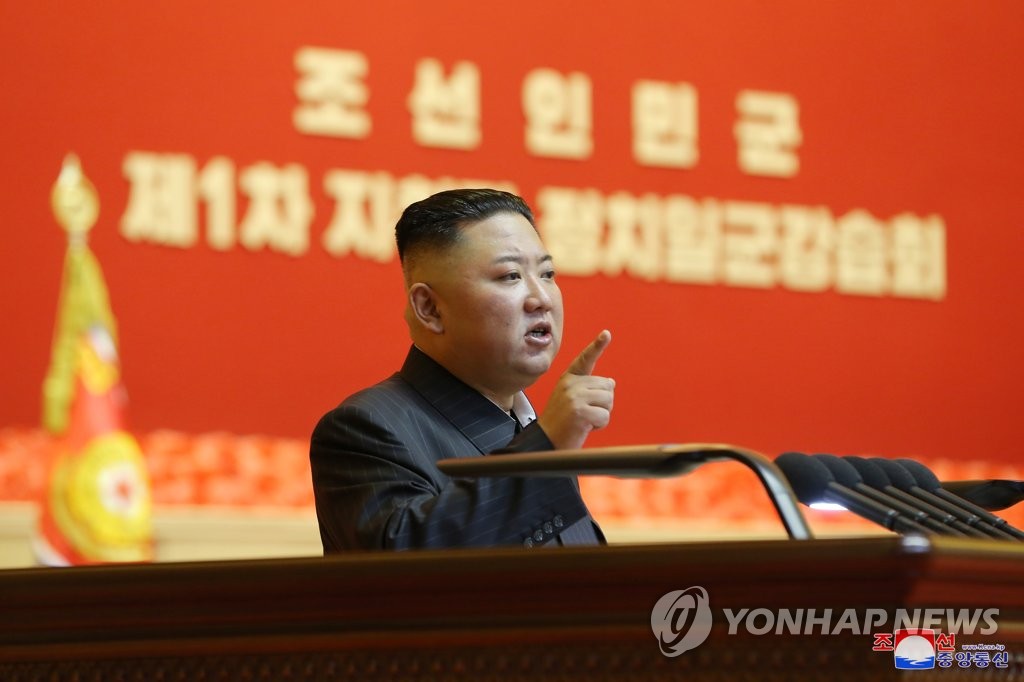 김정은, 사상 첫 전군지휘관 강습 주재…핵무력 언급 없어