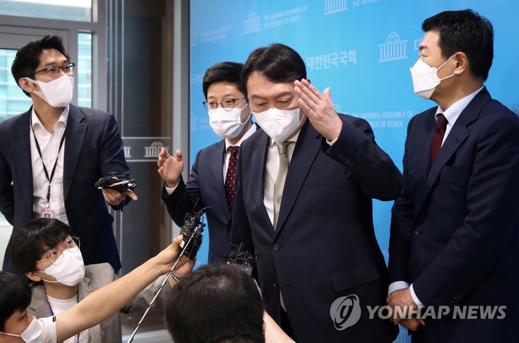 언론중재법 입장 설명하는 윤석열