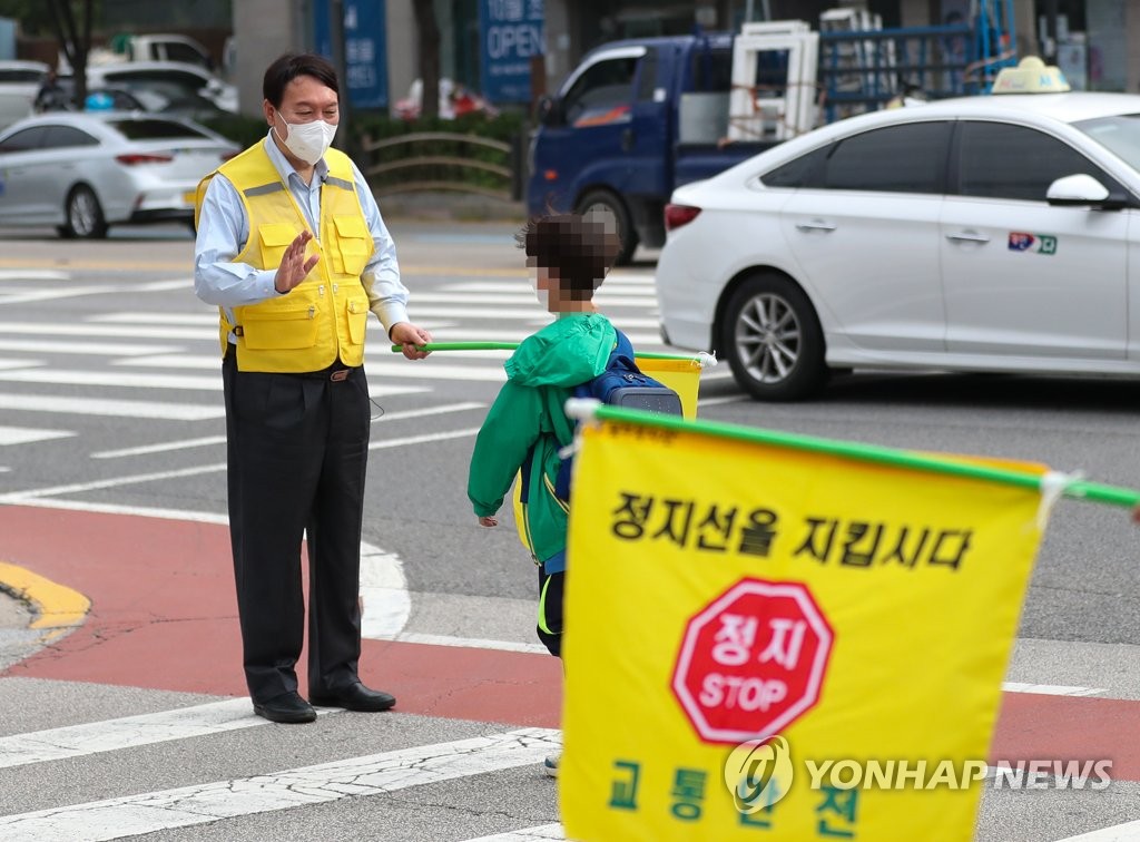 교통봉사 나선 국민의힘 윤석열