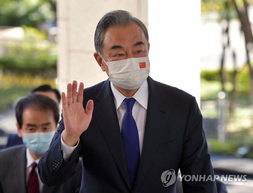외교부청사 도착한 왕이 중국 외교부장