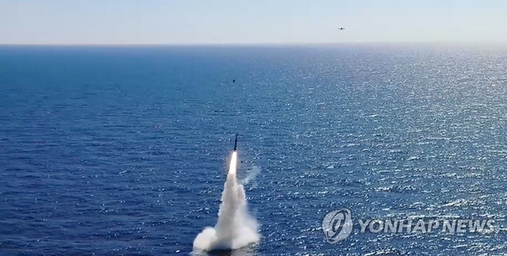 수중 도산안창호함에서 발사되는 SLBM