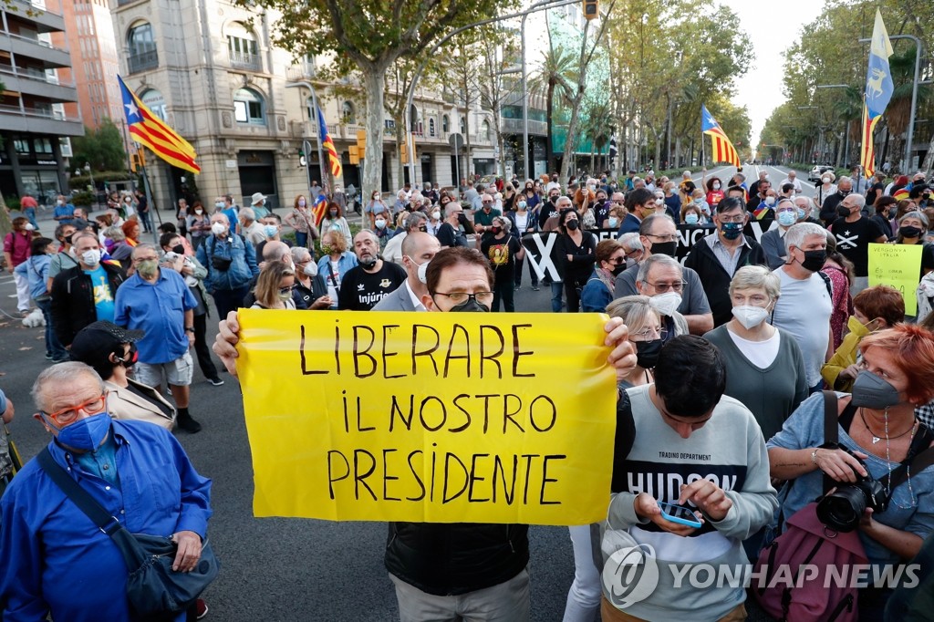 푸지데몬 전 카탈루냐 수반 석방 촉구하는 스페인 시위대