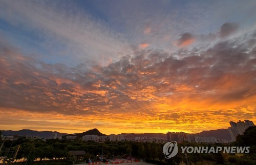 타오르는 춘천 하늘