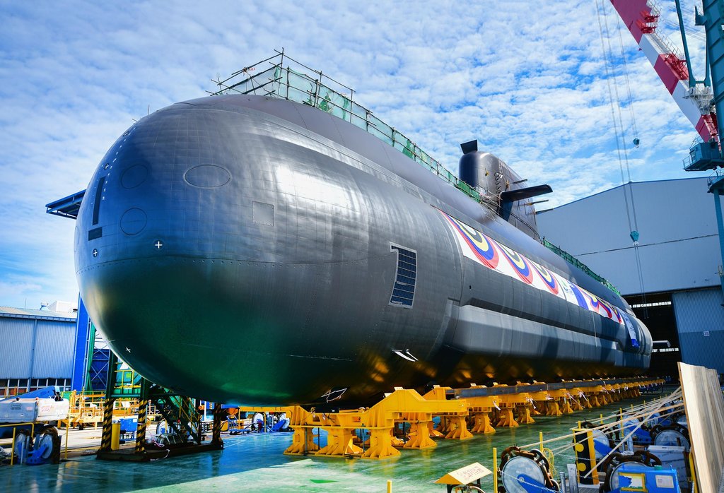 3千トン級の潜水艦進水 3千トン級の潜水艦進水