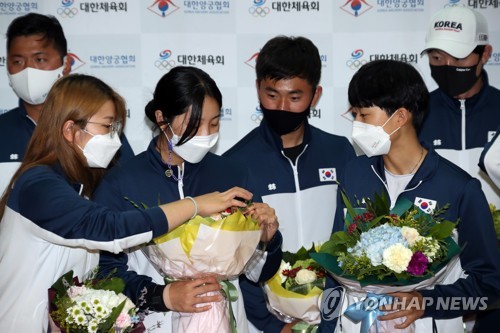 기념촬영에 앞서