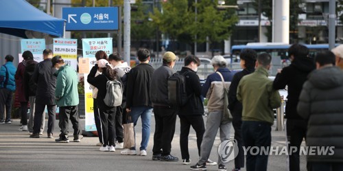 검사 대기하는 시민들