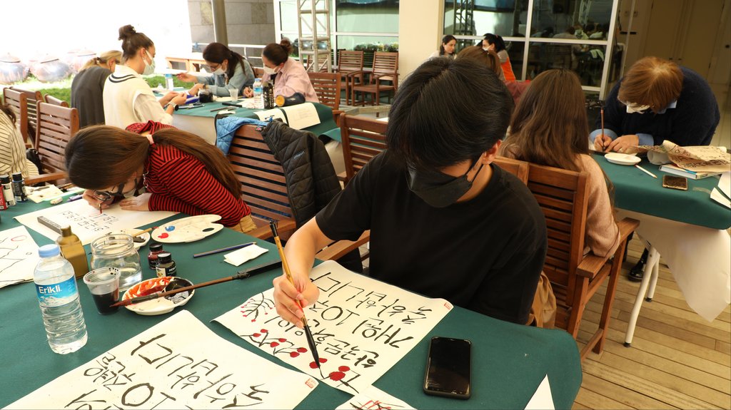 Concurso de la caligrafía coreana en Estambul Concurso de la caligrafía coreana en Estambul