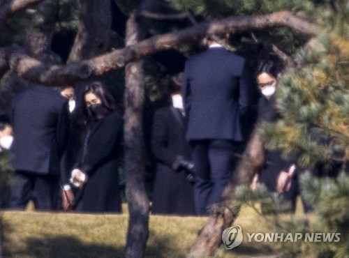 고 이건희 회장 1주기 추도식 참석한 유족