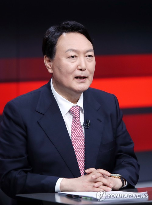 강원 토론회 참석한 윤석열 후보