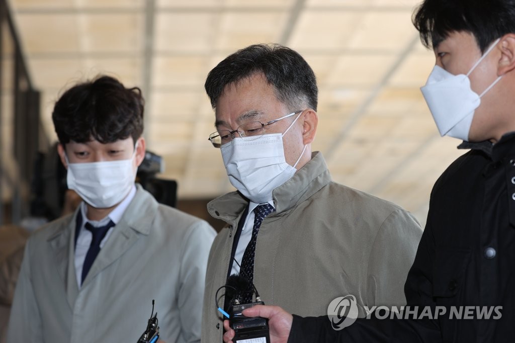 대장동 의혹 관련 검찰 조사 출석한 김만배